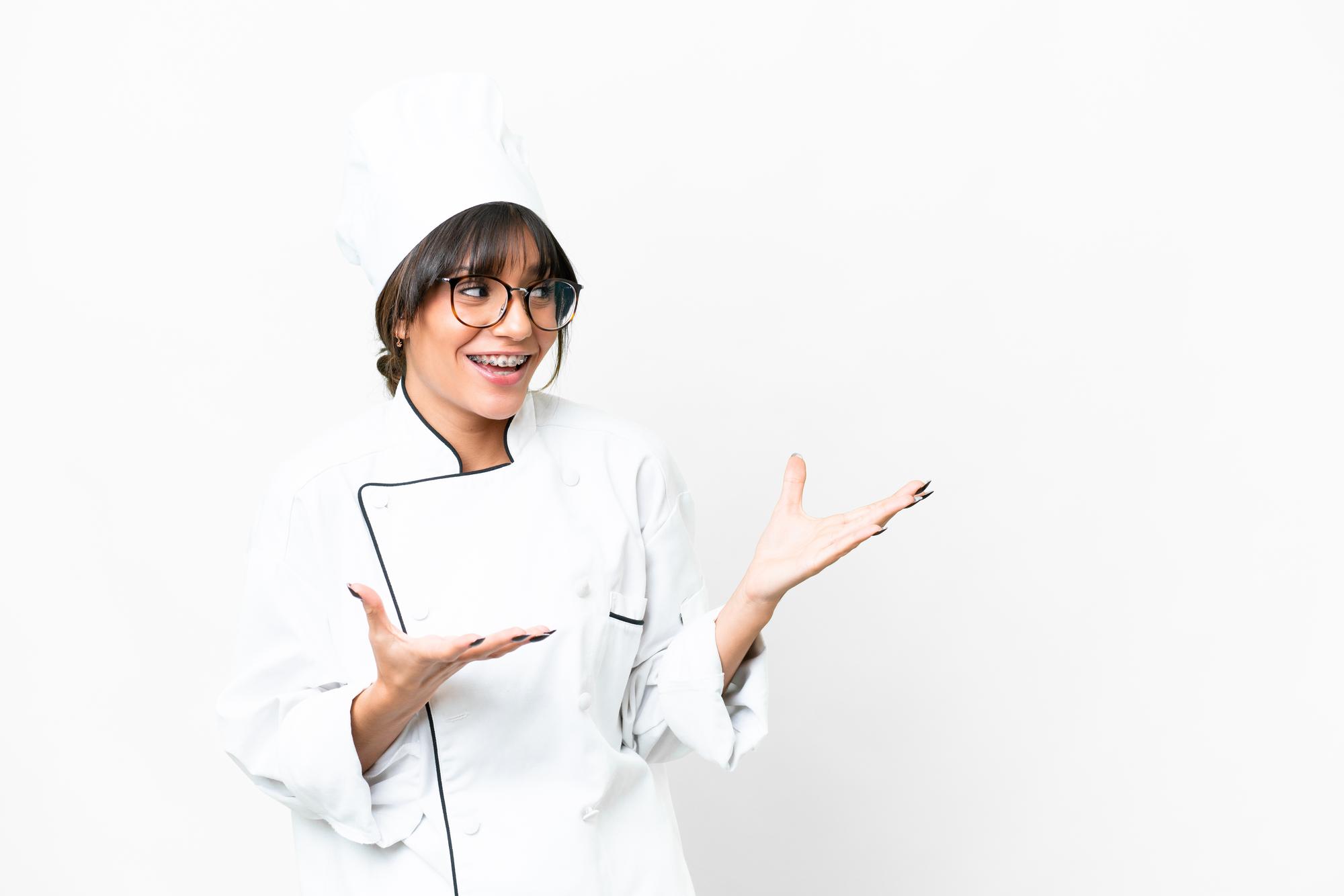 Coach al lavoro in cucina